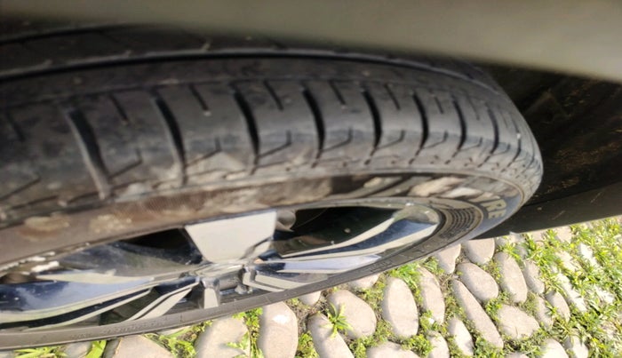 2020 MG HECTOR PLUS SHARP 2.0 DIESEL TURBO MT 6-STR, Diesel, Manual, 1,32,252 km, tyre