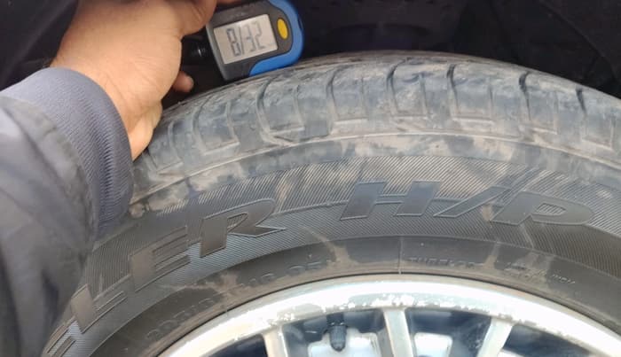 2022 Mahindra XUV300 W4 1.2 PETROL, Petrol, Manual, 28,051 km, tyre