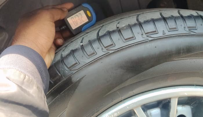 2022 Mahindra XUV300 W4 1.2 PETROL, Petrol, Manual, 28,051 km, tyre