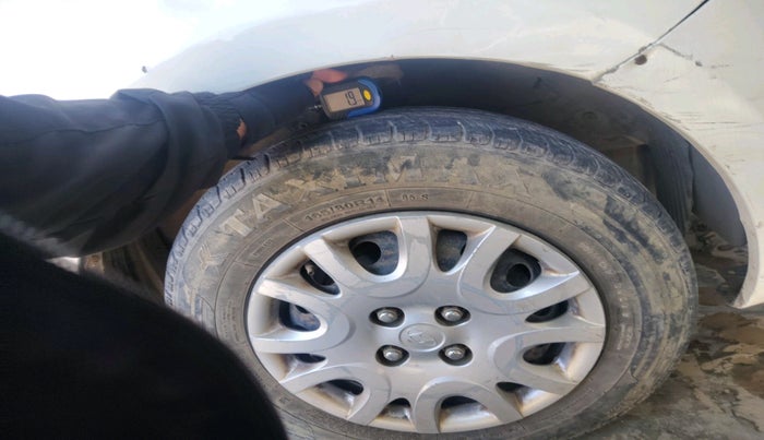 2011 Hyundai i20 MAGNA 1.2, CNG, Manual, 7,90,000 km, tyre