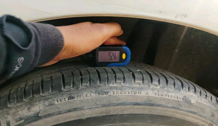 2019 Maruti Swift ZXI AMT, CNG, Automatic, 70,722 km, tyre