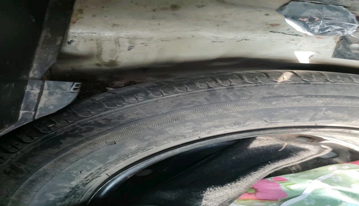 2019 Maruti Swift ZXI AMT, CNG, Automatic, 70,722 km, tyre