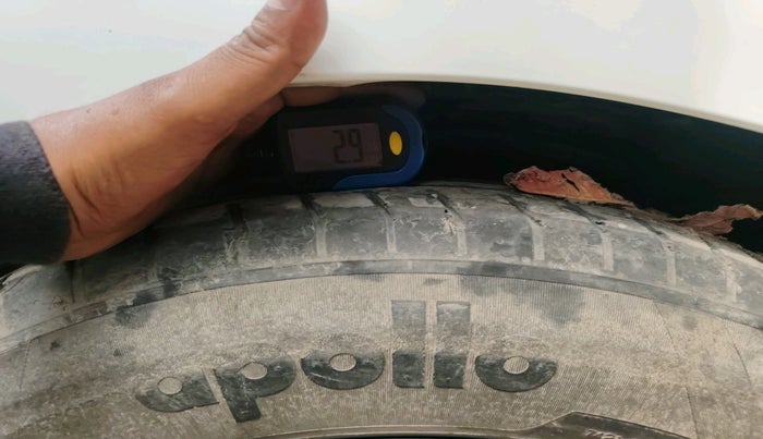 2019 Maruti Swift ZXI AMT, CNG, Automatic, 70,722 km, tyre