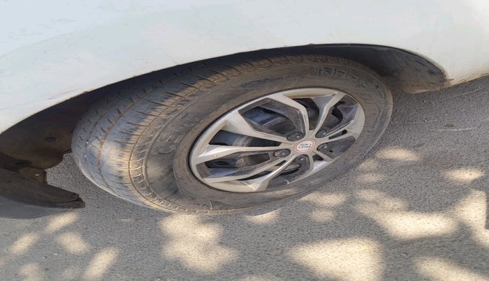 2018 Maruti Alto 800 LXI, Petrol, Manual, 1,05,465 km, tyre