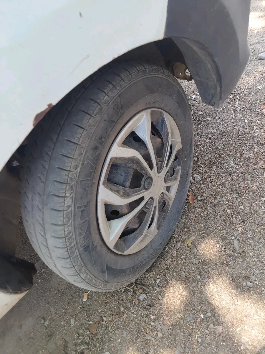2018 Maruti Alto 800 LXI, Petrol, Manual, 1,05,465 km, tyre