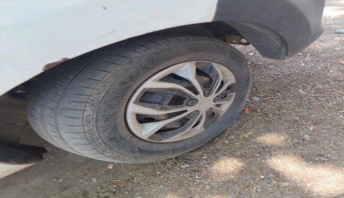 2018 Maruti Alto 800 LXI, Petrol, Manual, 1,05,465 km, tyre