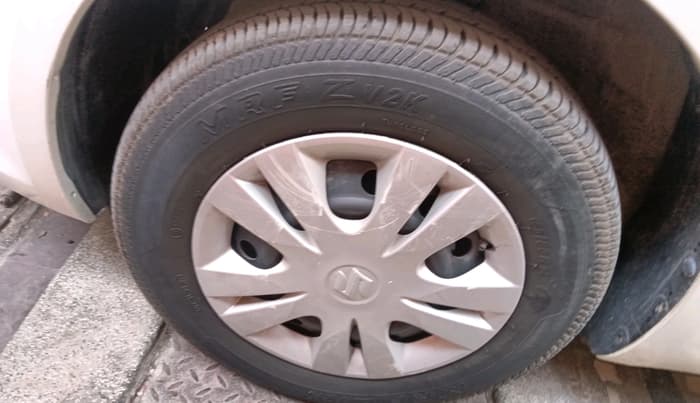 2014 Maruti Swift Dzire VDI, Diesel, Manual, 27,659 km, tyre