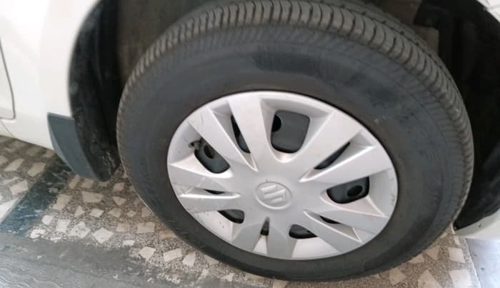 2014 Maruti Swift Dzire VDI, Diesel, Manual, 27,659 km, tyre