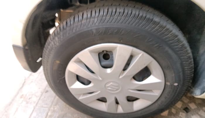 2014 Maruti Swift Dzire VDI, Diesel, Manual, 27,659 km, tyre
