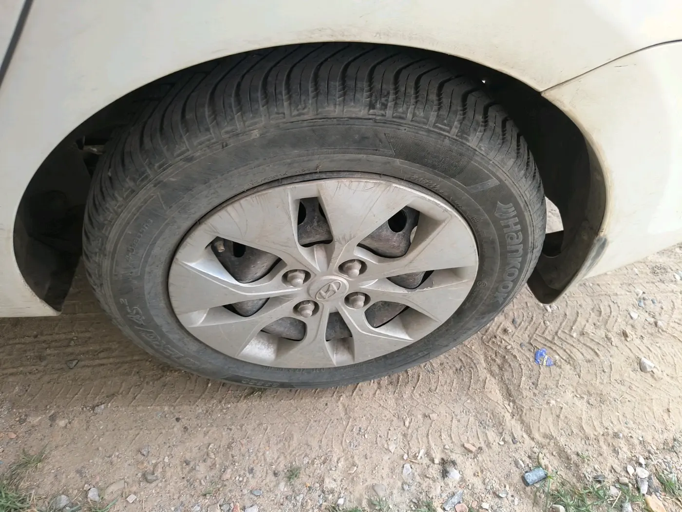2014 Hyundai Xcent S 1.2, Petrol, Manual, 1,20,810 km, tyre