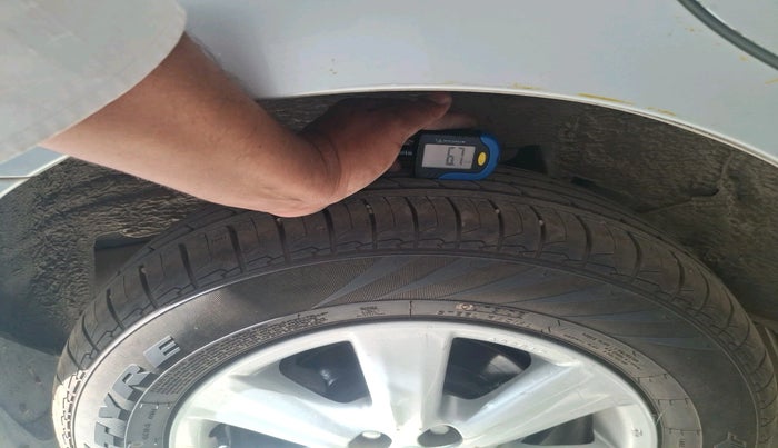 2014 Toyota Corolla Altis G PETROL, Petrol, Manual, 90,907 km, tyre