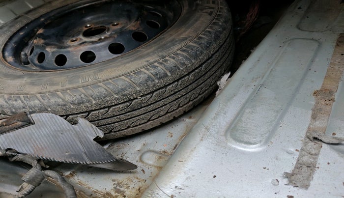 2012 Toyota Etios G, CNG, Manual, 1,97,914 km, tyre