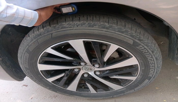 2022 Toyota Innova Crysta 2.4 ZX AT 7 STR, Diesel, Automatic, 56,450 km, tyre