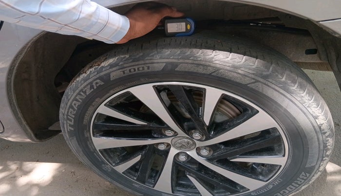 2022 Toyota Innova Crysta 2.4 ZX AT 7 STR, Diesel, Automatic, 56,450 km, tyre