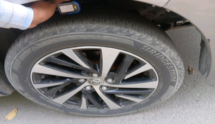 2022 Toyota Innova Crysta 2.4 ZX AT 7 STR, Diesel, Automatic, 56,450 km, tyre