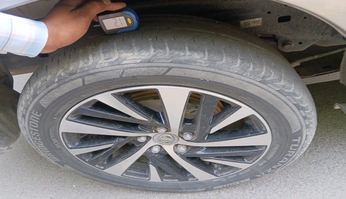 2022 Toyota Innova Crysta 2.4 ZX AT 7 STR, Diesel, Automatic, 56,450 km, tyre