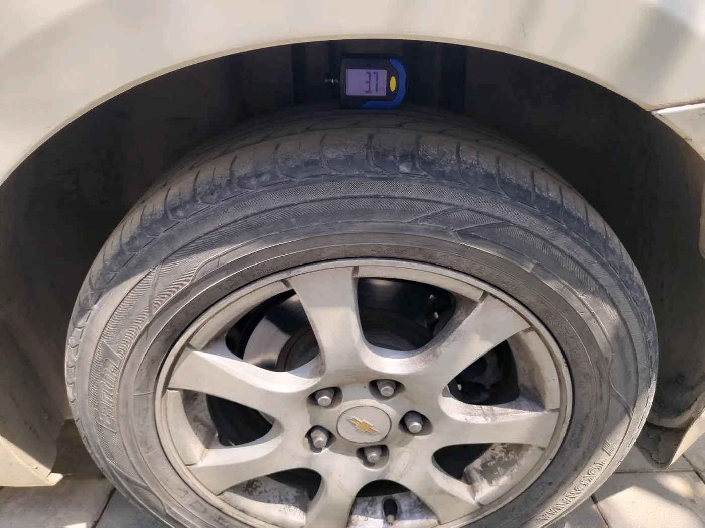 2011 Chevrolet Cruze LT, Diesel, Manual, 1,35,002 km, tyre