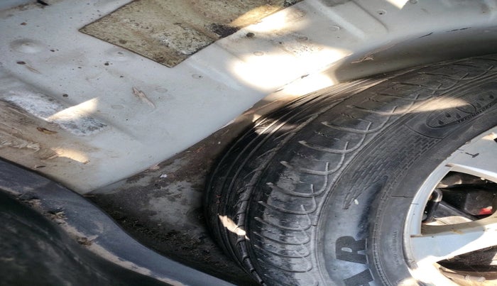 2011 Chevrolet Cruze LT, Diesel, Manual, 1,35,002 km, tyre