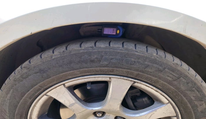 2011 Chevrolet Cruze LT, Diesel, Manual, 1,35,002 km, tyre