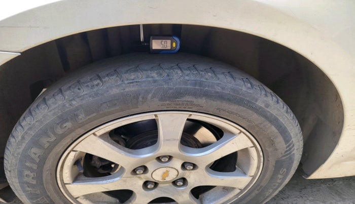 2011 Chevrolet Cruze LT, Diesel, Manual, 1,35,002 km, tyre