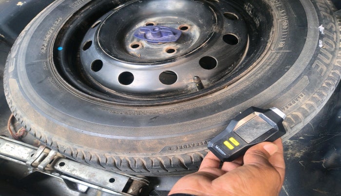 2018 Maruti Dzire VDI, Diesel, Manual, 1,02,472 km, tyre