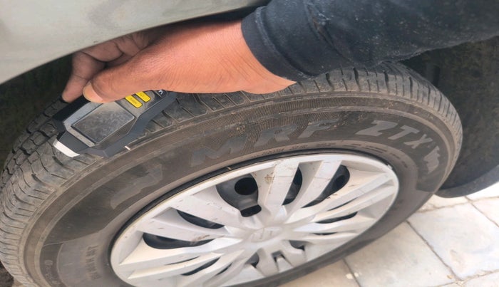2018 Maruti Dzire VDI, Diesel, Manual, 1,02,472 km, tyre