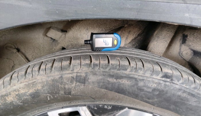 2023 Hyundai VENUE S 1.2, Petrol, Manual, 29,190 km, tyre