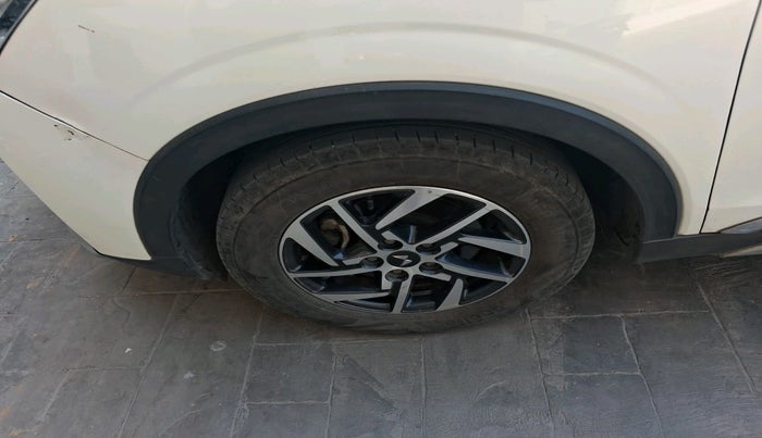 2022 Mahindra XUV300 W8 (O) 1.2 PETROL AMT, Petrol, Automatic, 61,190 km, tyre