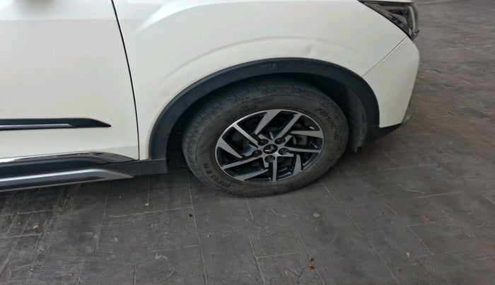 2022 Mahindra XUV300 W8 (O) 1.2 PETROL AMT, Petrol, Automatic, 61,190 km, tyre