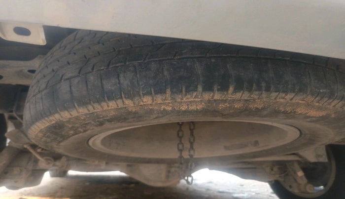 2013 Toyota Innova 2.5 VX 7 STR, Diesel, Manual, 1,54,820 km, tyre