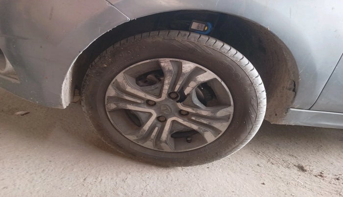 2019 Tata Tiago XZ PETROL, Petrol, Manual, 69,728 km, tyre