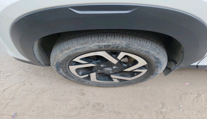 2023 Nissan MAGNITE XV MT, Petrol, Manual, 8,674 km, tyre