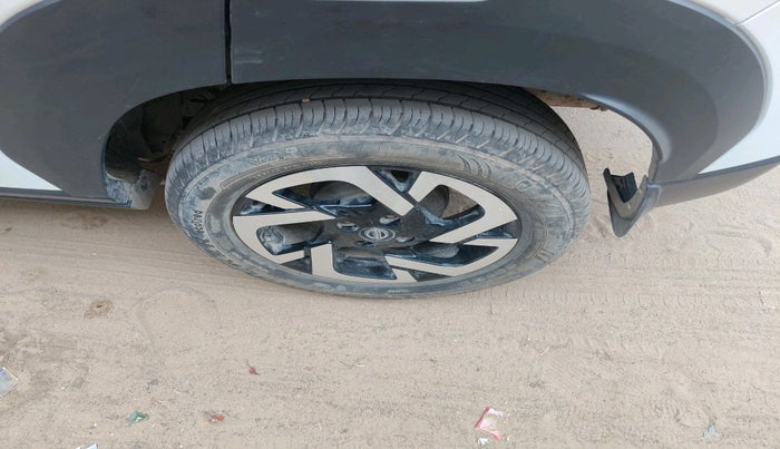 2023 Nissan MAGNITE XV MT, Petrol, Manual, 8,674 km, tyre