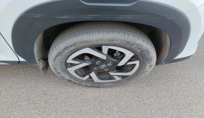 2023 Nissan MAGNITE XV MT, Petrol, Manual, 8,674 km, tyre