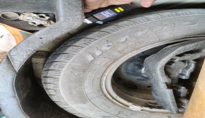 2014 Skoda Rapid AMBITION 1.6 TDI CR MT PLUS, Diesel, Manual, 1,20,000 km, tyre