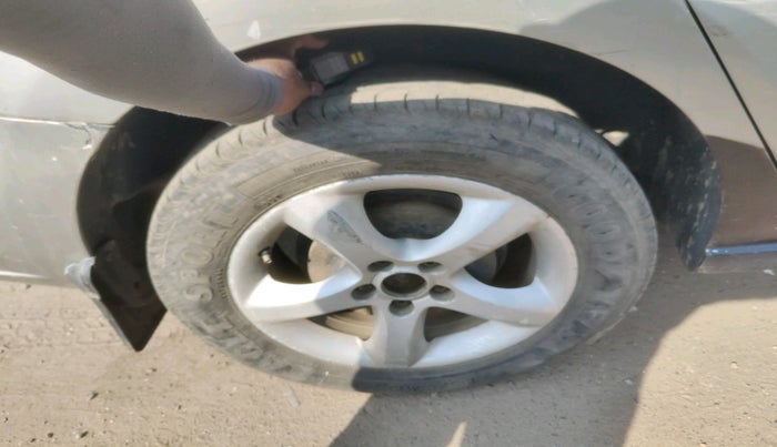 2014 Skoda Rapid AMBITION 1.6 TDI CR MT PLUS, Diesel, Manual, 1,20,000 km, tyre