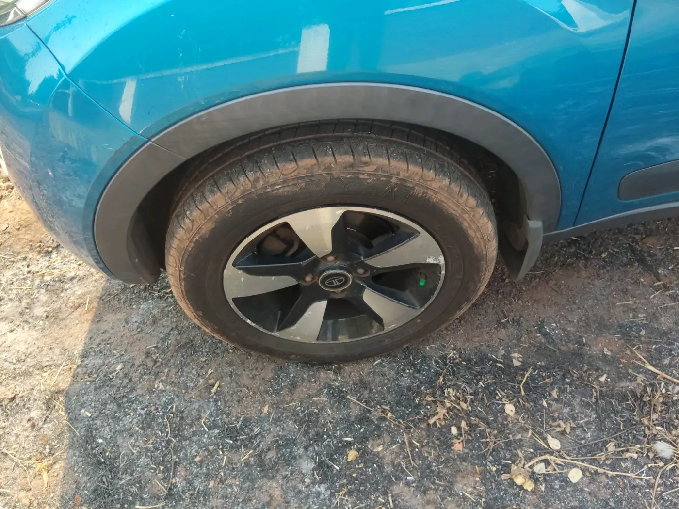 2018 Tata NEXON XZA PLUS DIESEL, Diesel, Automatic, 1,14,000 km, tyre