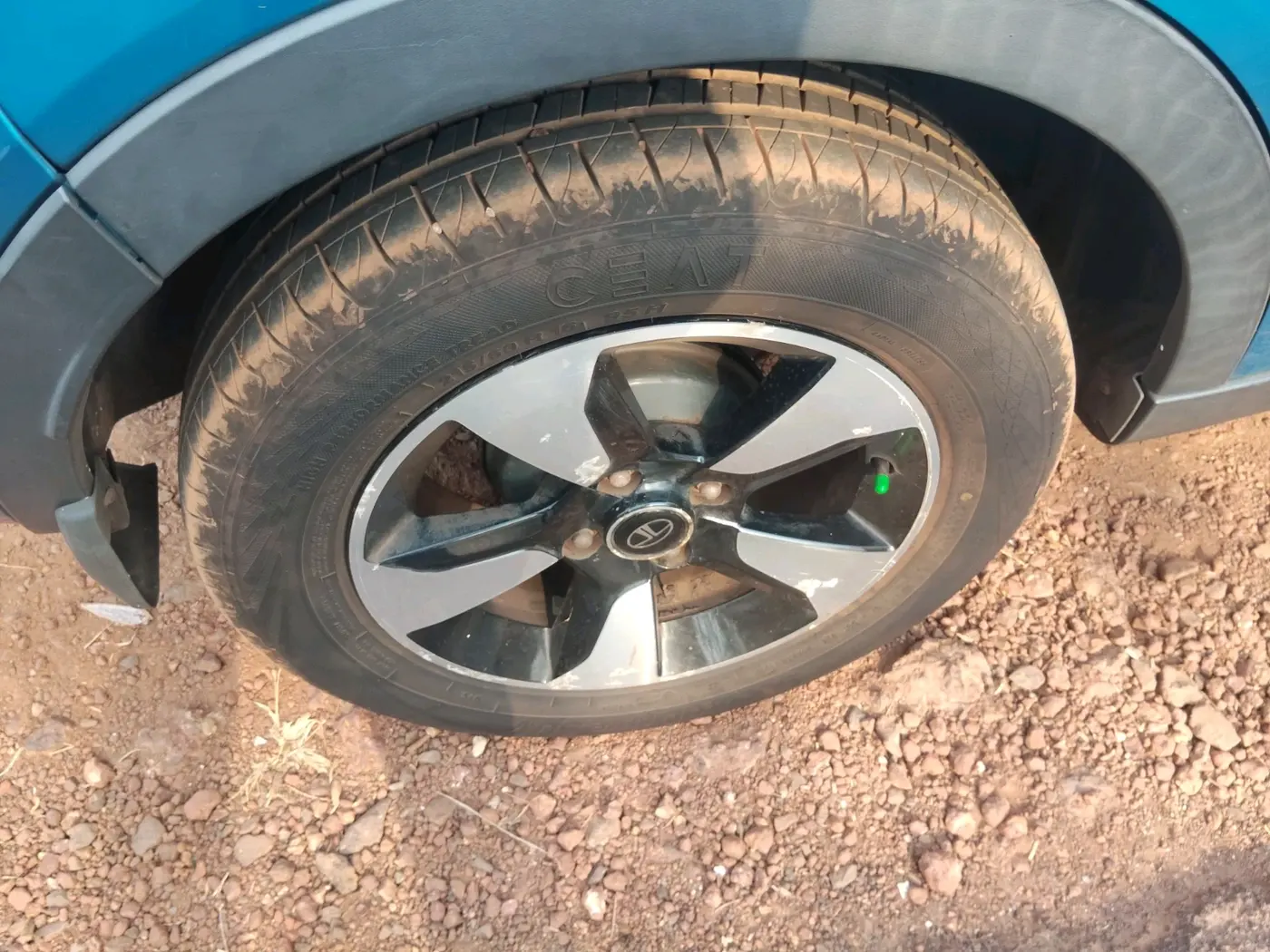 2018 Tata NEXON XZA PLUS DIESEL, Diesel, Automatic, 1,14,000 km, tyre