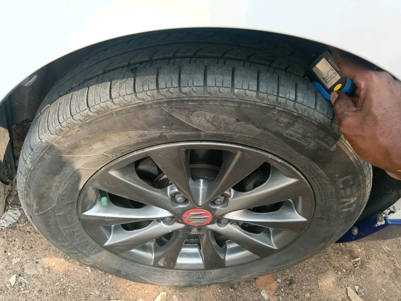 2014 Maruti Ertiga VDI, Diesel, Manual, 2,04,603 km, tyre