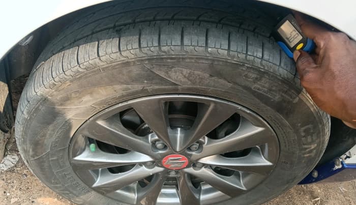 2014 Maruti Ertiga VDI, Diesel, Manual, 2,04,603 km, tyre