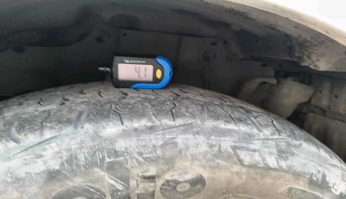 2011 Tata Safari 4X2 VX DICOR, Diesel, Manual, 1,20,484 km, tyre