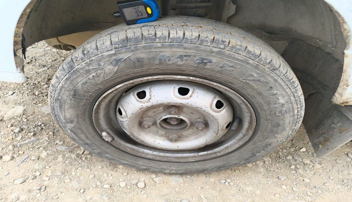 2011 Maruti OMNI E 8 STR, CNG, Manual, 2,33,639 km, tyre