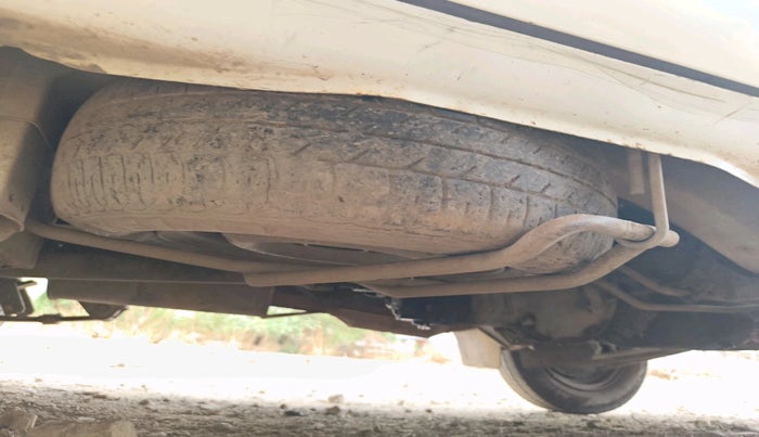 2011 Maruti OMNI E 8 STR, CNG, Manual, 2,33,639 km, tyre