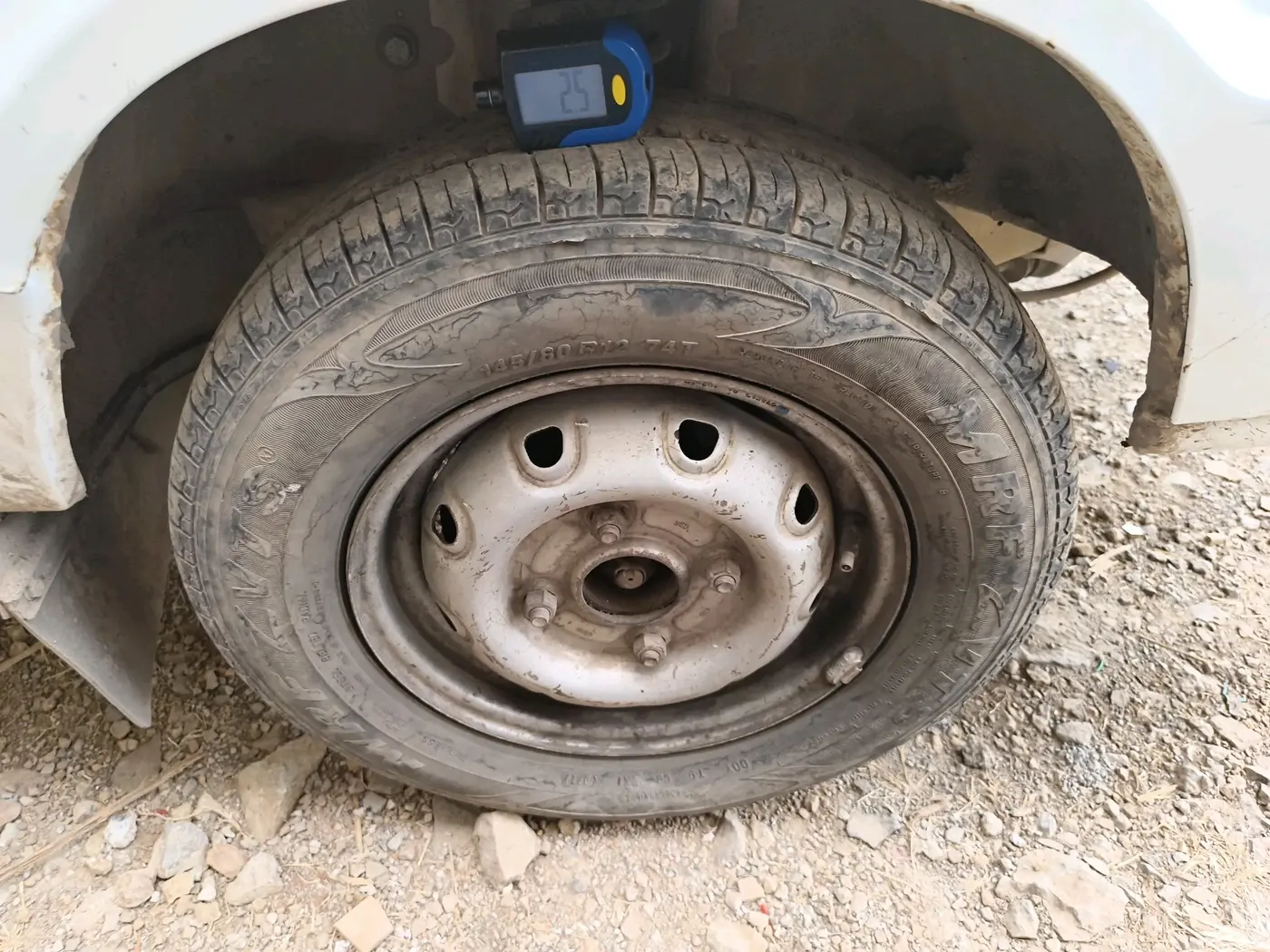 2011 Maruti OMNI E 8 STR, CNG, Manual, 2,33,639 km, tyre