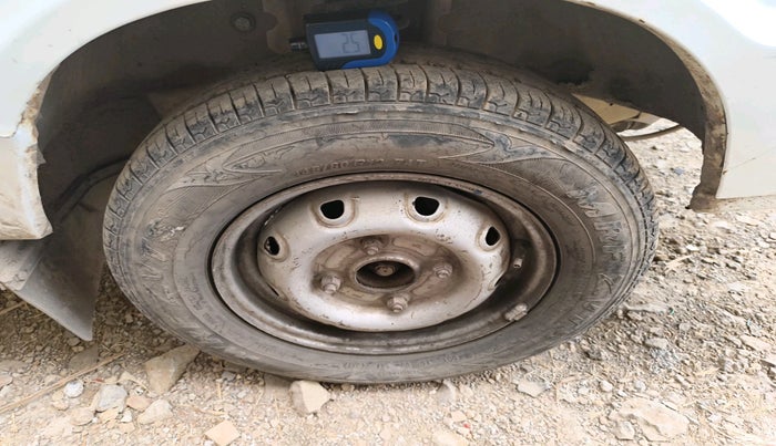 2011 Maruti OMNI E 8 STR, CNG, Manual, 2,33,639 km, tyre