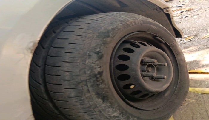 2017 Honda Amaze 1.2L I-VTEC S AT, Petrol, Automatic, 1,83,553 km, tyre