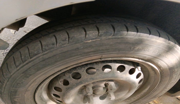 2017 Honda Amaze 1.2L I-VTEC S AT, Petrol, Automatic, 1,83,553 km, tyre