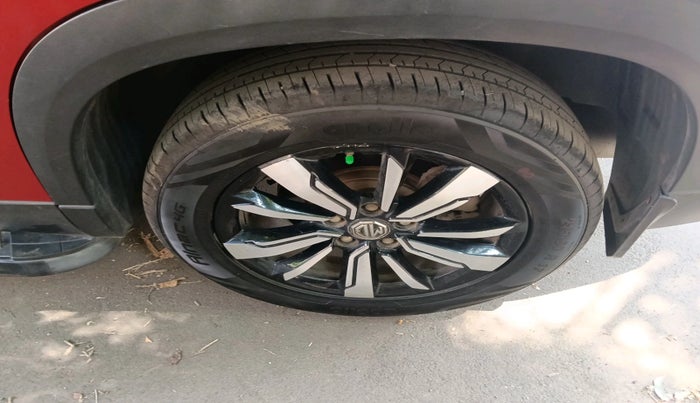 2020 MG HECTOR PLUS SHARP 1.5 PETROL TURBO DCT 6-STR, Petrol, Automatic, 60,051 km, tyre