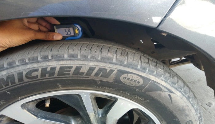 2021 Toyota Innova Crysta 2.4 VX 8 STR, Diesel, Manual, 1,19,000 km, tyre