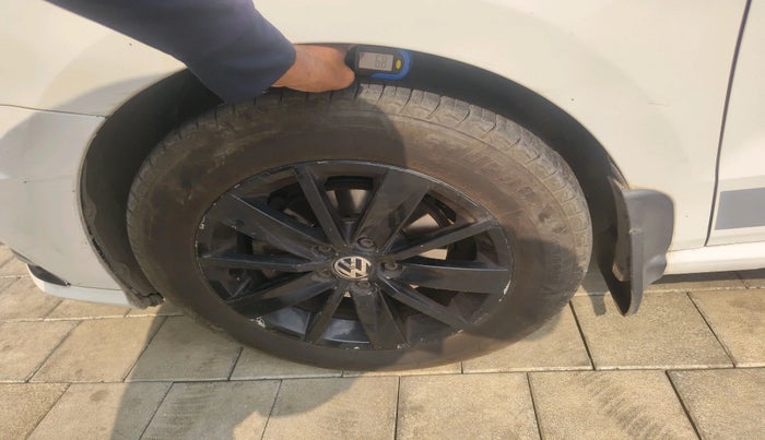 2017 Volkswagen Ameo HIGHLINE PLUS 1.5L AT 16 ALLOY, Diesel, Automatic, 1,24,666 km, tyre